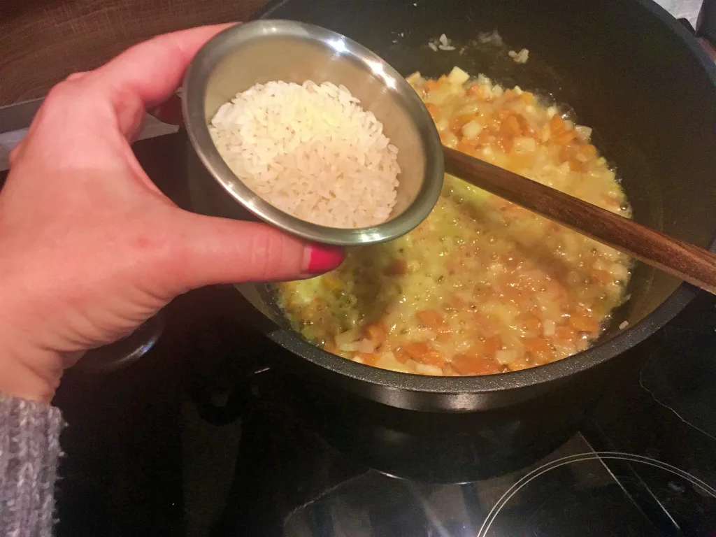 НАЙ-ВКУСНАТА СУПА ОТ КОПРИВА! копривена чорба-добавяме ориз