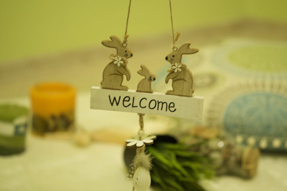 Висяща украса със зайчета WELCOME